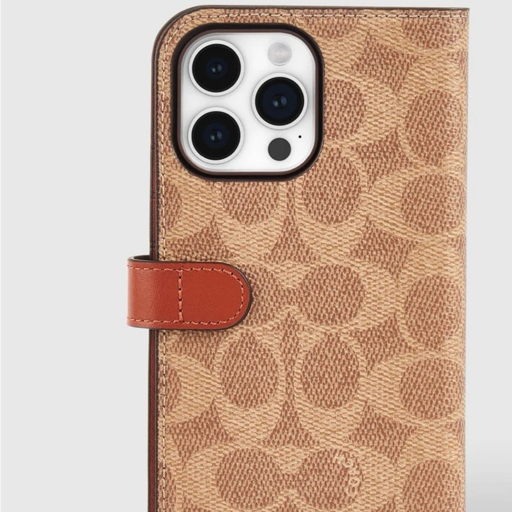 COACH
Designer Tan Phone Case